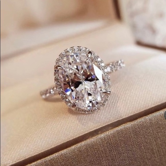 Gorgeous 5.8 Carat Cocktail Ring - Picture 4 of 5